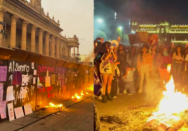 Manifestantes del 8M hacen fogatas de protesta frente al Palacio de Gobierno, en la Macro plaza, Monterrey, NL