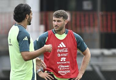 Javier Aguirre respaldó públicamente a Santiago Giménez y aseguró que el delantero del AC Milan será considerado para el Mundial 2026 si está sano.