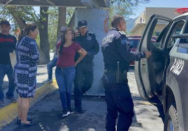 La mujer fue asegurada y trasladada a la Unidad de Integración Familiar para su atención.