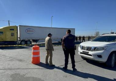 Elementos policiacos acordonaron el área ubicada frente al parque industrial Santa María.