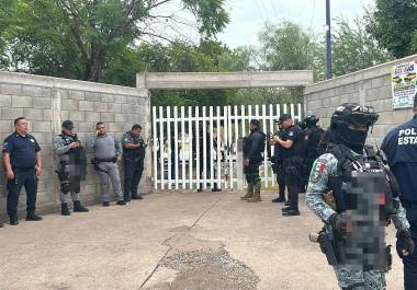 El plantel quedó acordonado mientras las autoridades realizaban las diligencias para esclarecer el ataque.