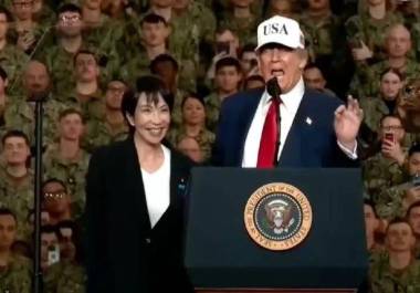 La conservadora Sanae Takaichi se convirtió el pasado martes 21 de octubre en la primera mujer en lograr el puesto de primera ministra en Japón y ayer junto con Trump prometió llevar su alianza a “una nueva era dorada”. FOTO:
