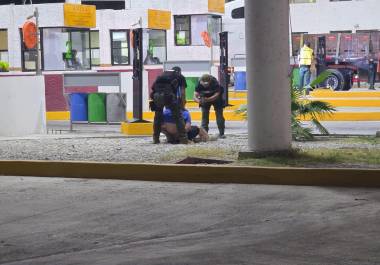 Se puso en resguardo al menor que iba con él.