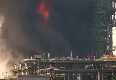 Petróleo Mexicanos confirmó en sus redes sociales el incendio en la Refinería Olmeca de en Dos Bocas en el municipio de Paraíso, Tabasco.