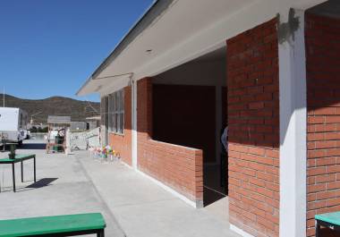 Las aulas en construcción en la Escuela Primaria Javier López del Bosque, aún carecen de detalles como puertas y ventanas.