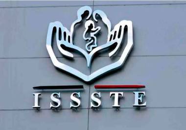 Como tesorero del ISSSTE, Tapia Santoyo presuntamente otorgó recursos públicos para insumos médicos a una red corrupción de empresas fantasma.