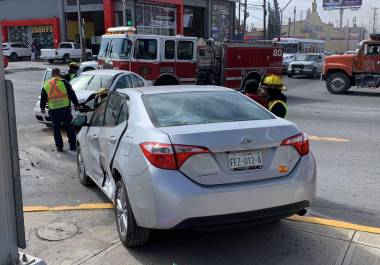 Dos vehículos se vieron implicados en un accidente en el bulevar Fundadores