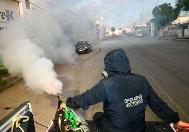 Autoridades intensificaron las labores de fumigación y ya suman más de 80 mil casas.