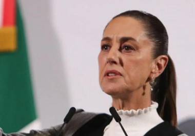 La presidenta de México, Claudia Sheinbaum, se pronuncia sobre el traslado de 29 narcotraficantes a Estados Unidos, señalando la corrupción en el Poder Judicial. La SSPC y la FGR darán detalles este viernes.