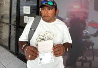 Edwuar de la Cruz Ramírez Franco recibió una visa humanitaria para viajar a Estados Unidos y repatriar el cuerpo de su hijo Federico, mientras su esposa permanece hospitalizada tras el accidente aéreo de la Secretaría de Marina en Galveston, Texas.