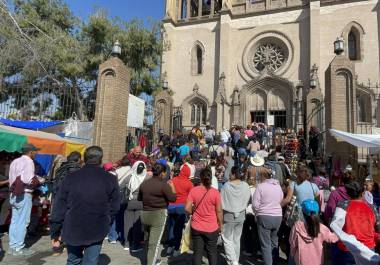Más de mil 200 personas, entre taxistas y conductores de plataformas digitales, participaron en la peregrinación organizada por la UNTA rumbo al recinto guadalupano.