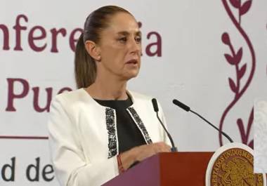 Claudia Sheinbaum retira la reforma a la Ley del ISSSTE debido a la desinformación generada. La decisión busca abrir el diálogo con los docentes y evitar malentendidos.