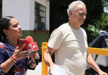 En punto de las 12:50 horas Victor “N” salió del Centro de Readaptación Social de Atlacholoaya. La defensa legal del ex funcionario de PEMEX acusado de violencia familiar, obtuvo el cambio de las medidas cautelares.
