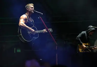 Brett Young fue el artista encargado de concluir con las presentaciones de esta edición del Rodeo Saltillo.