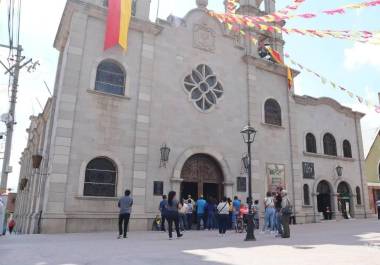 La Parroquia de San Francisco se prepara para recibir a miles de fieles durante la Semana Santa en Saltillo, a pesar de los desafíos logísticos que esto implica.