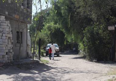 Los vecinos de la colonia Los Pinos popular insistieron que el menor era víctima de violencia.