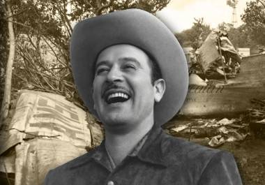 El 15 de abril de 1957, Pedro Infante falleció en un accidente aéreo que conmocionó al país. A pesar de su aparente muerte, surgieron teorías de conspiración que afirman que el actor nunca murió en el accidente.