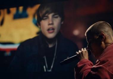 Justin Bieber regresó a los escenarios en Coachella 2026 con un espectáculo introspectivo en el que, además de presentar música de su etapa más reciente, hizo un repaso nostálgico de su carrera.