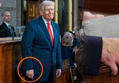 Las recientes apariciones públicas del presidente estadounidense reavivaron cuestionamientos sobre su estado físico, luego de que una mancha visible en su mano fuera captada durante un discurso oficial.