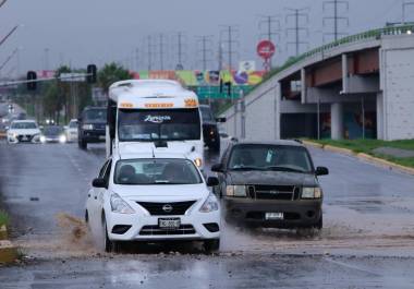 Las inundaciones en calles y bulevares se debe a que no se ha planeado con orden el crecimiento de la ciudad, dijo Javier Díaz.