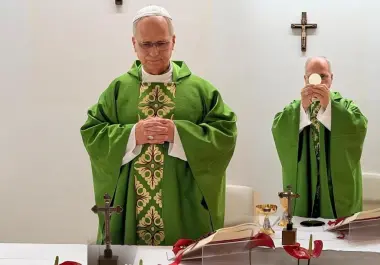 El Vaticano difundió las primeras imágenes del pontífice tras una intervención pulmonar.