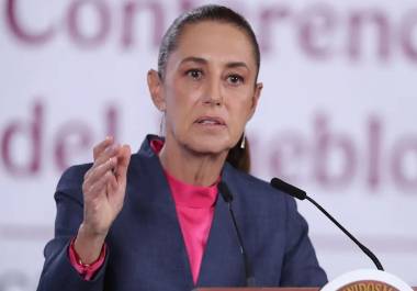 Claudia Sheinbaum respondió a las declaraciones de Sara Carter sobre presuntos vínculos entre funcionarios y crimen organizado. La presidenta destacó que México mantiene diálogo institucional con Estados Unidos.