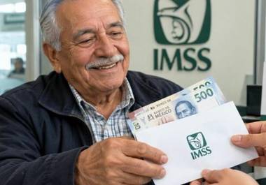Algunos pensionados del IMSS podrán recibir hasta tres depósitos durante noviembre: su mensualidad, el aguinaldo y la Pensión del Bienestar.