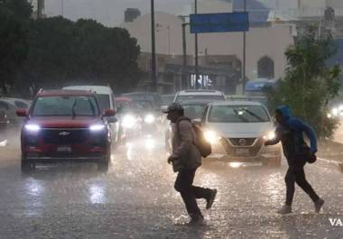 En México, una zona de baja presión con probabilidad para desarrollo ciclónico o posible ciclón tropical originará lluvias puntuales fuertes.