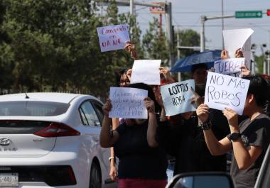 Estudiantes de la UANE se congregaron pacíficamente frente a la universidad, exigiendo cambios en las políticas educativas tras la alianza con Lottus Education.