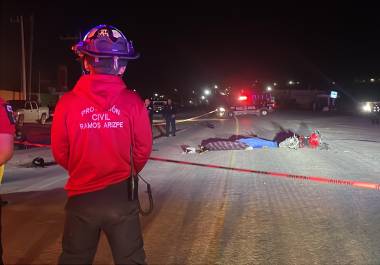 Personal de emergencia y cuerpos de rescate acudieron al kilómetro 17 de la carretera Saltillo-Monclova, a la altura del ejido Cañada Ancha.