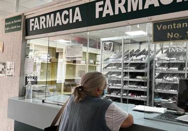 Si no te surtieron tu medicamento en el IMSS o ISSSTE, conoce el proceso oficial para solicitarlo, dar seguimiento y asegurar tu tratamiento médico.