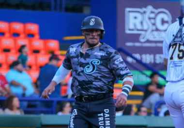 Manny Barreda abrió por Saltillo y Cole Roederer cerró la ofensiva con cuadrangular en la novena entrada.