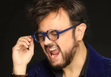 Syntek sorprendió durante una transmisión en vivo al decir que está “loco” y compararse con Jesucristo, Frida Kahlo y Benito Juárez.