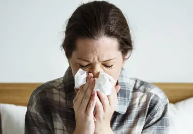 La temporada de influenza en México se acerca. Conoce sus principales síntomas, cuándo suele comenzar y las medidas para prevenir contagios.