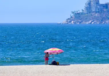 Cofepris ha informado que para estas vacaciones de verano, de las 289 playas mexicanas, 16 son detectadas como no aptas para su uso recreativo.