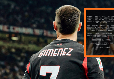 El delantero mexicano Santiago Giménez explicó en redes sociales que ha jugado varios meses con una lesión en el tobillo que lo ha limitado físicamente.