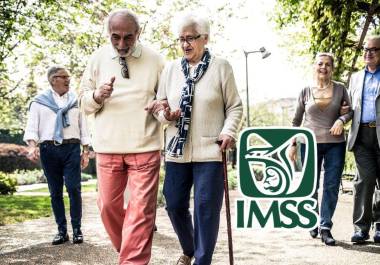 Personas pensionadas del IMSS recibirán sus depósitos mensuales de 2026 en los primeros días de cada mes, según el calendario oficial difundido por la institución.