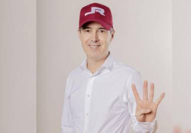 José Ramón Gómez Leal discutió con la periodista Shalma Castillo por sus ausencias y las razones que presentó ante el Senado.