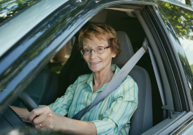 25% de descuento en el refrendo para adultos mayores en Nuevo León
