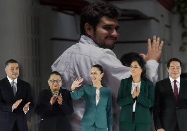 Claudia Sheinbaum revela la Tercera Tanda del Gabinete Presidencial... horas después, Gonzalo López Beltrán acude a la casa de transición.