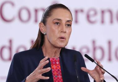 Luego de que el exmandatario defendiera la llamada guerra contra el narcotráfico, la presidenta Claudia Sheinbaum cuestionó el origen de esa política y planteó interrogantes sobre el papel que tuvieron agencias de Estados Unidos durante aquel periodo.
