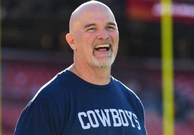El encargado de la defensiva en los Cowboys regresará la próxima temporada con el equipo.