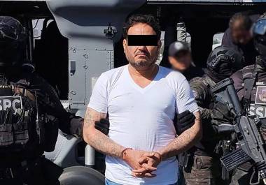 César Alejandro ‘N’, alias “El Botox”, presunto líder de “Los Blancos de Troya”, y sus dos escoltas identificados como Eder ‘N’ y Esteban ‘N’, fueron vinculados a proceso por diversos delitos, en audiencia inicial.