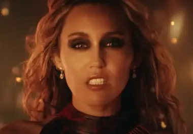 Un diamante entre las cenizas de su casa inspiró a Miley Cyrus a escribir el tema de ‘Avatar’