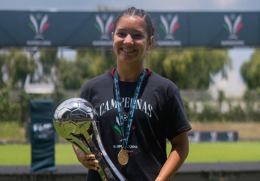 Tras competir ante selecciones europeas con México, Victoria Valencia regresó a la actividad nacional para celebrar un campeonato y continuar su formación deportiva.