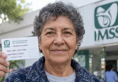 La Credencial Blanca del IMSS identifica a pensionados y permite acreditar derechos para realizar trámites relacionados con el cobro y actualización de su pensión.
