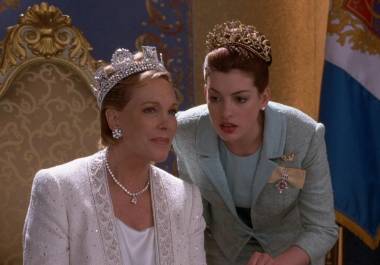 Personaje. Julie Andrews interpretó a la Reina Clarisse, abuela de Mia Thermopolis, en las dos primeras películas de ‘El Diario de la Princesa’.