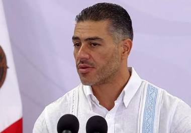 La Fiscalía General de la República cumplimentó ocho órdenes de aprehensión como parte de una investigación por presunto huachicol fiscal.