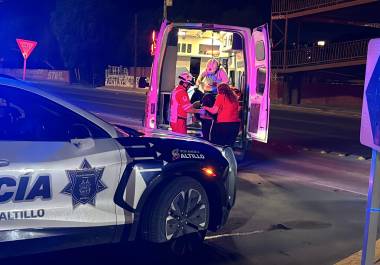 Elementos de Tránsito Municipal acudieron al lugar para tomar conocimiento del percance y abanderar la circulación, evitando un segundo accidente en la zona.