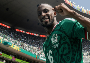 El delantero mexicano sufrió molestias durante su participación con el Al-Qadisiya en la Champions asiática.